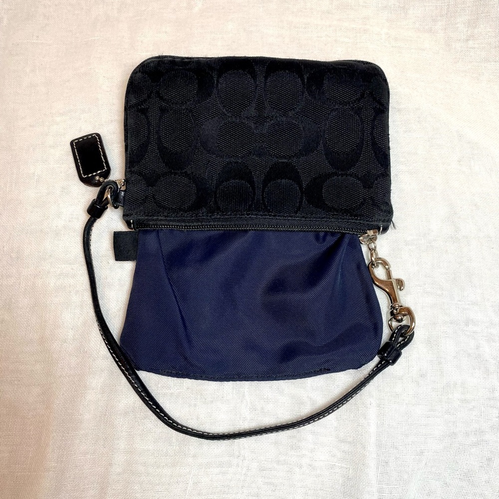 Coach Black Signature Jacquard Wristlet - Picture 12 of 12
